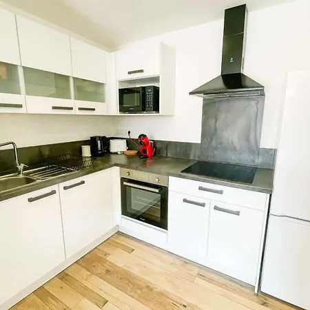 Clary - T2 Climatise Lumineux • 4 Pers • Hyper Centre • Vue Montagnes * Grenoble