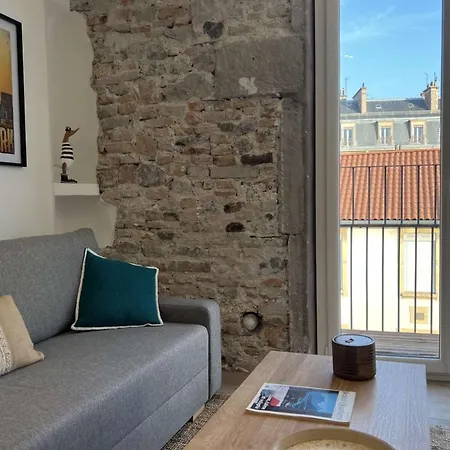 Appartement Clary - T2 Climatise Lumineux • 4 Pers • Hyper Centre • Vue Montagnes *